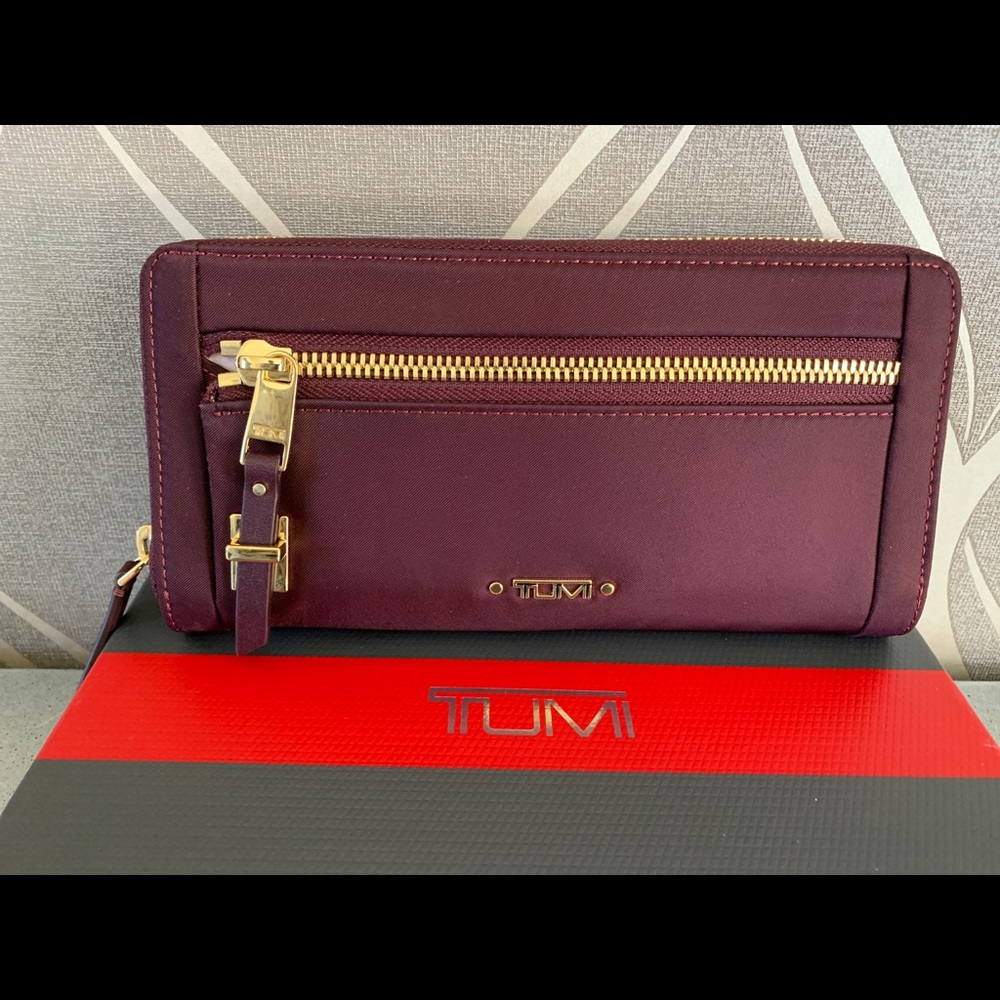 New Tumi Voyageur Zip Around Continental